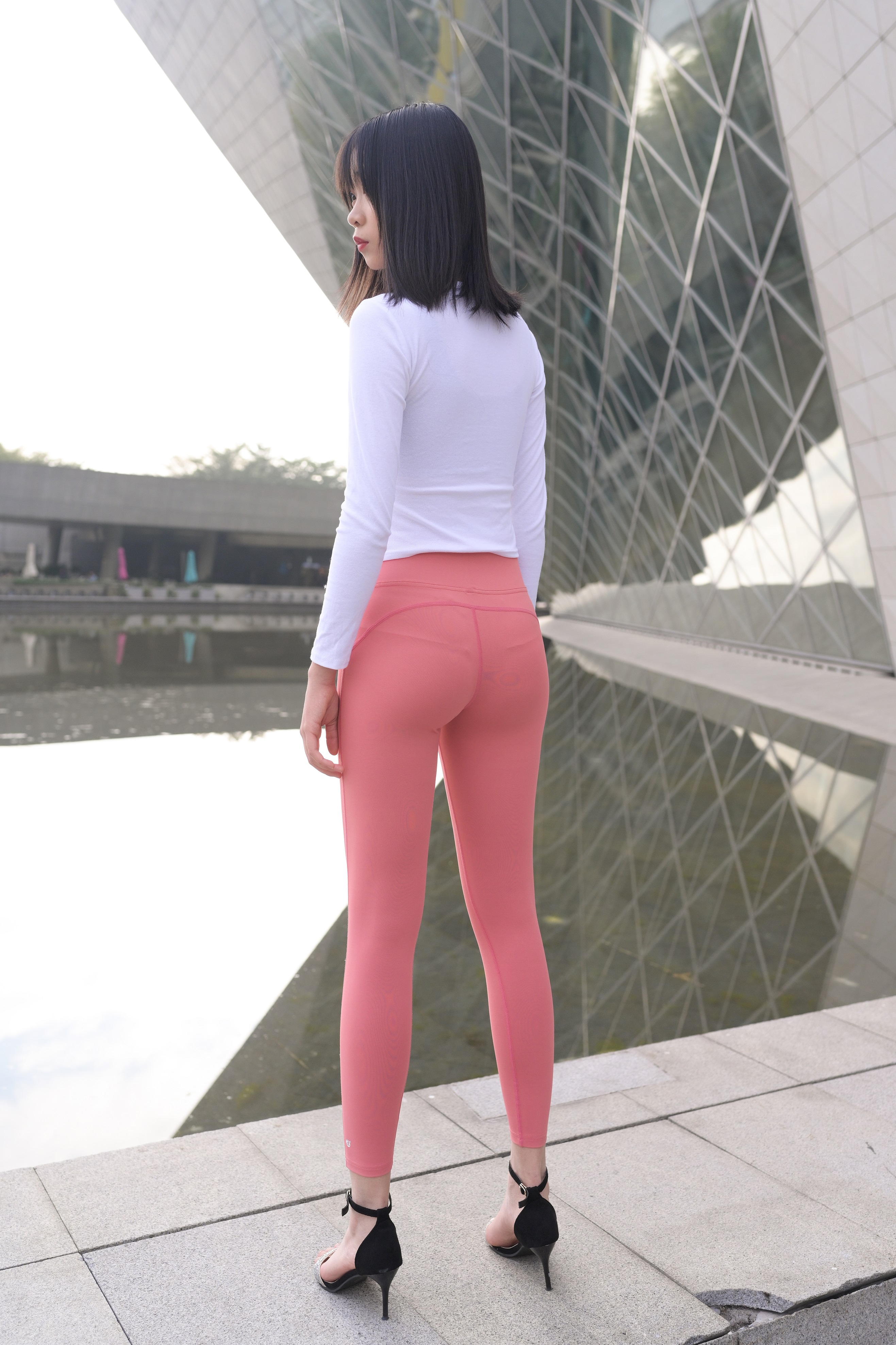 F175.粉色瑜伽裤少女.15G - 第1张