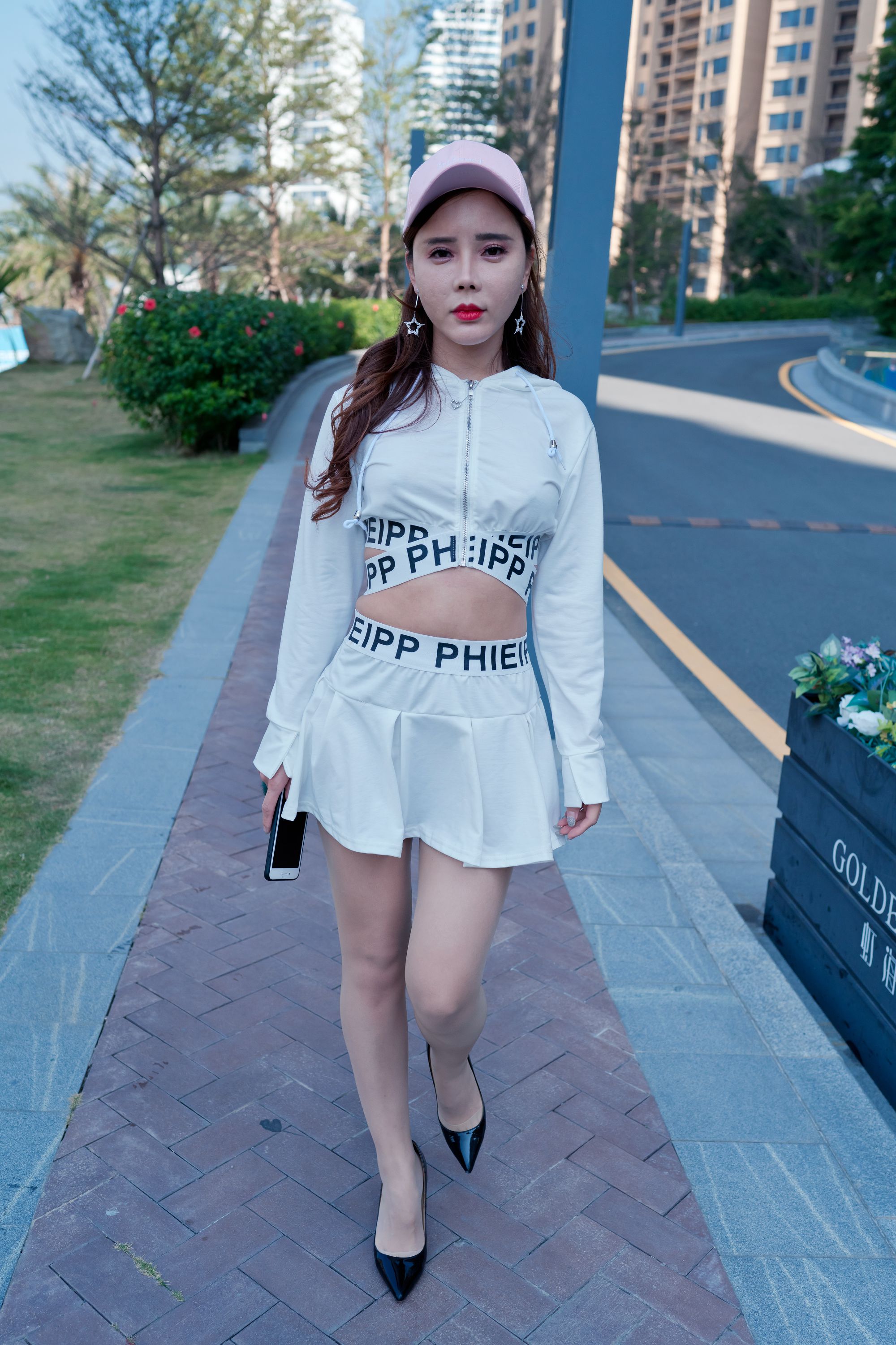 F159.海边度假的超短裙肉丝网红艾小青.4.63G - 第1张