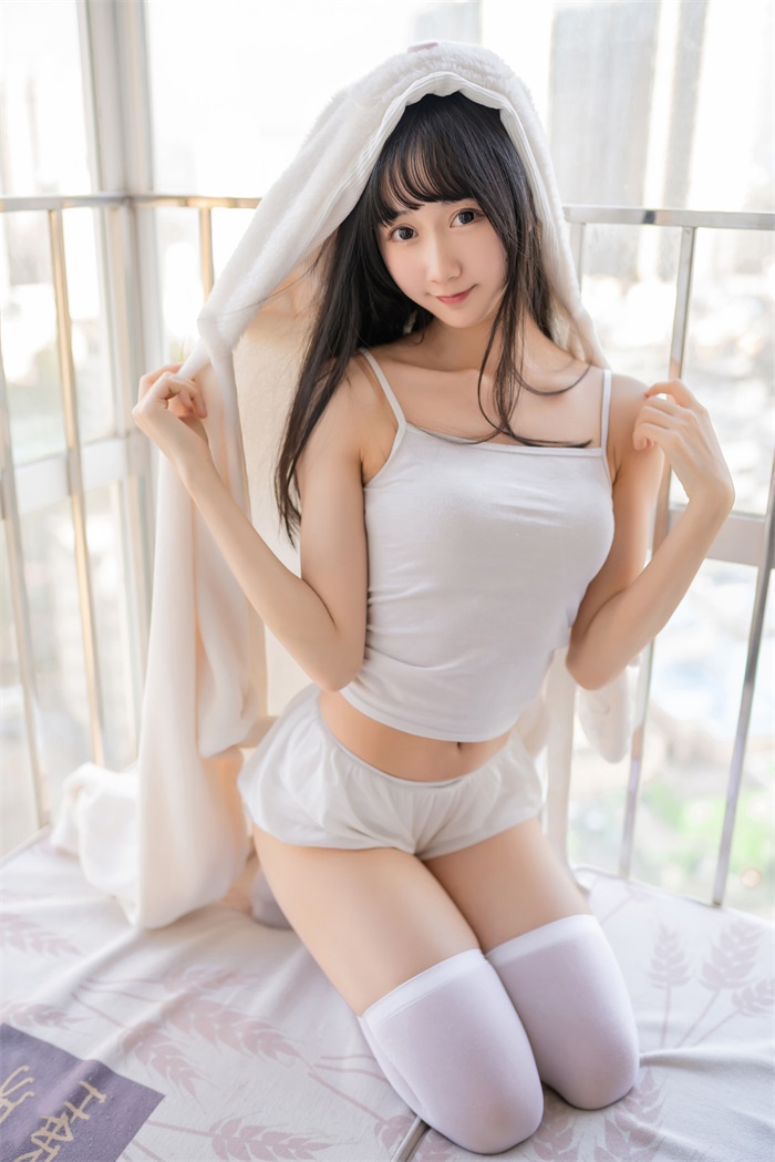 网紅Coser@木绵绵OwO - 浴巾兔子 [42P/28.4MB] - 第1张